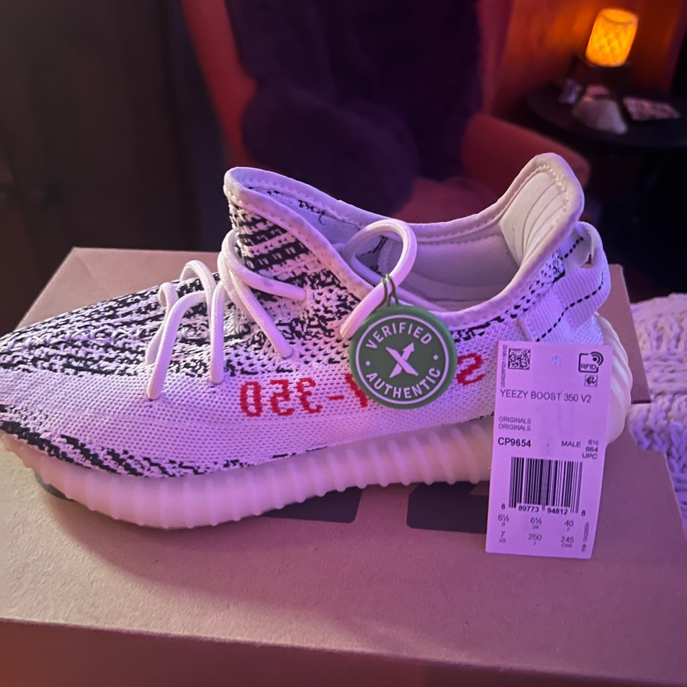 YEEZY Zebra 350 ladies 8 (men’s 7)